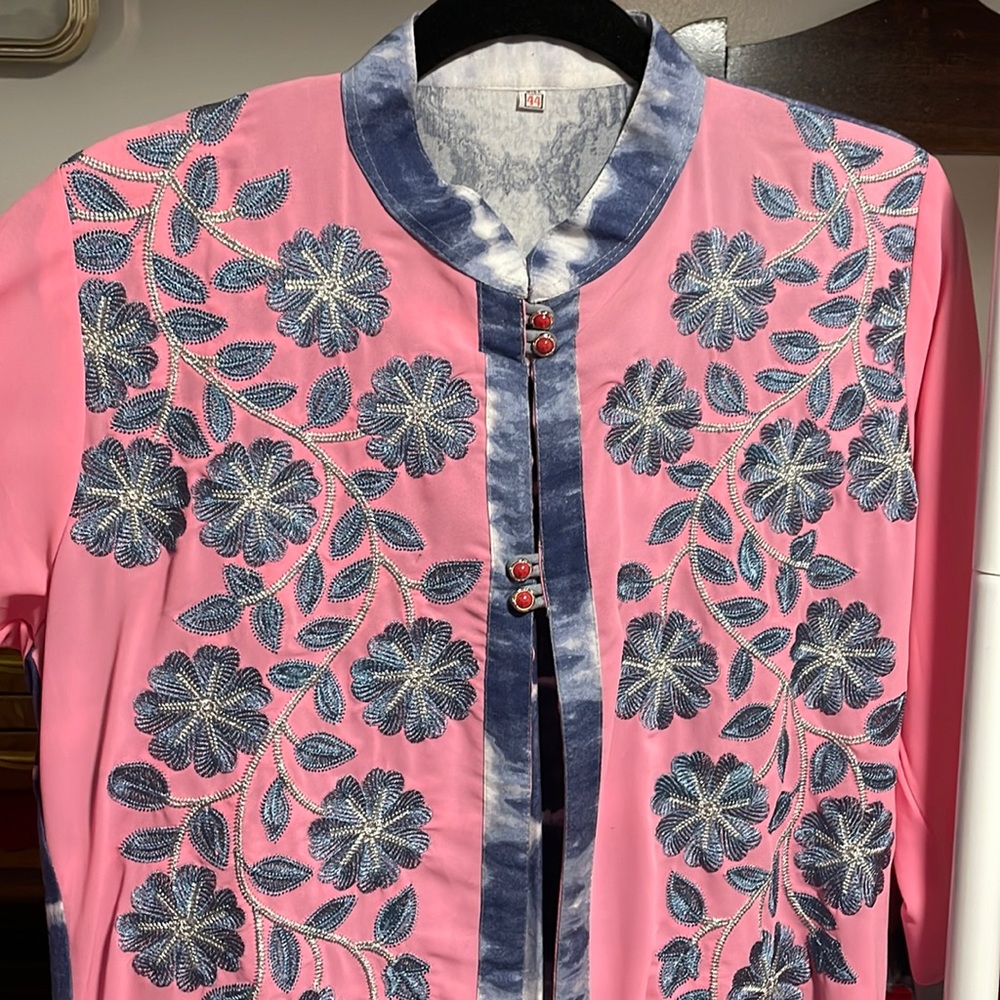 Pakistani style three piece kameez
